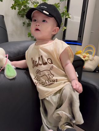 爸妈不用替孩子做每一件事情。最好的教育,就是让孩子知道:他的人生是他的。#男宝穿搭 #萌娃穿搭 #儿童穿搭分享 #人类幼崽奶酷穿搭 #我的男孩👦🏻