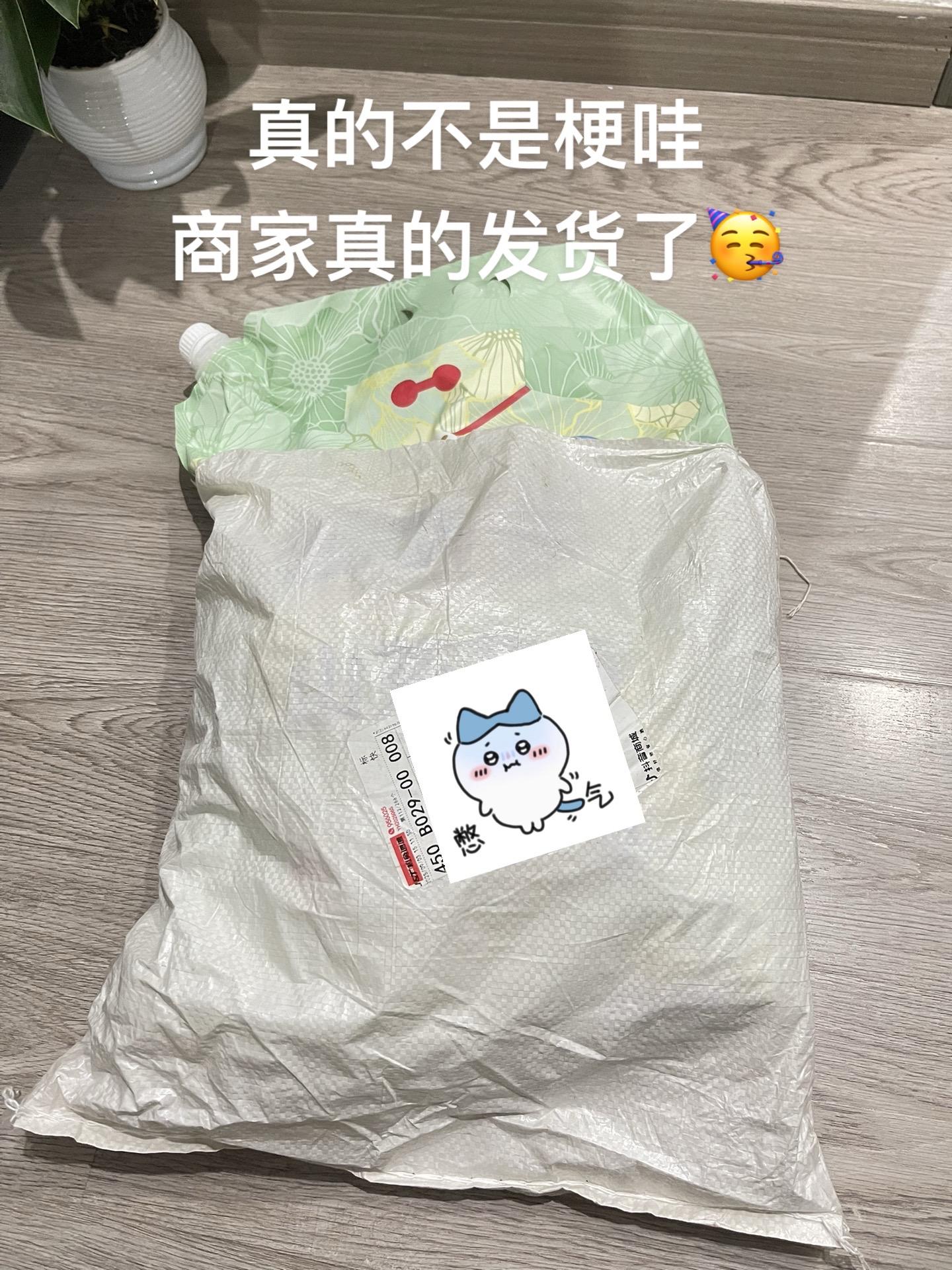 我去!这么沉甸甸的一大袋足足10斤重,真的惊到我了,还是添加山茶花精油的,夏天用它洗完的衣服又香又软,这么划算,真的闭眼入吧!#好物推荐🔥 #污渍轻松去除 #好用不贵 #国货之光 #活力28