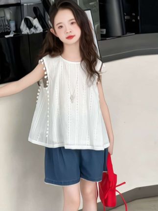 #高品质童装#谁穿谁好看#女童穿搭 #女童套装 #夏季新款 买了买了,女儿这样穿太好看了,就一个女儿,别人有的咱也得有,这样穿太好看了,女童夏季洋气套装
