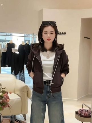 秋季运动弯刀牛仔裤 百搭薄款女小个子套装卫衣外套气质通勤两件套#简约穿搭 #通勤搭配 #休闲减龄穿搭 #早秋冷冽又随性的气质穿搭 #卫衣运动套装@DOU+小助手 @DOU+上热门