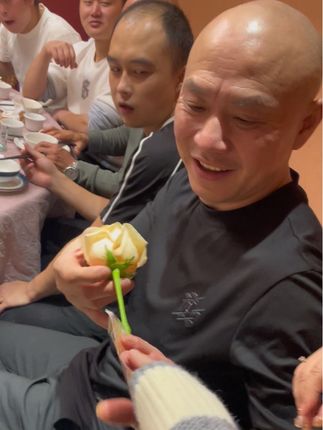 第一次给爸爸准备惊喜 手抖得很哈哈哈哈哈哈哈哈哈哈