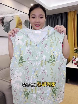 夏天穿这种无袖的衣服真的很凉快,纯棉的舒适又透气#夏季穿搭 #纯棉背心 #中老年女士衣服 #夏季必备 #夏季穿搭