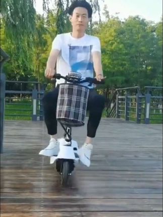 别墅区电动车小海豚迷你电动小型可折叠续航滑板车上班迷你电动车#折叠电动车 #电动车 #小海豚折叠电动车 #出行安全 #方便又实用