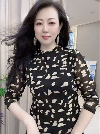 长袖打底T恤女高级感上档次时尚气质上衣洋气印花修身抗皱打底衫#遮肉显瘦 #休闲减龄穿搭 #时尚妈妈装