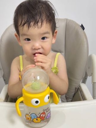 喝水就能喷泉的杯子,不爱喝水的宝宝也能喝一大杯啦!#皇宠 #喷泉杯 #宝宝水杯 #宝宝喝水