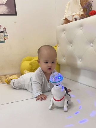 爸爸买的玩具,太魔性了,孩子看得两眼都直了,不仅可以锻炼宝宝背部肌肉力量,还能练习抬头和追视力,太赞了#母婴好物 #实用好物 #宝宝玩具 #萌娃