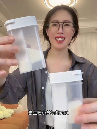真没想到,还真让我找到了装小苏打的撒粉罐,可以均匀撒粉,也可以大容量倒粉,厨房里装调料非常合适!#厨房好物#源头实力厂家 #调料罐 #收纳盒