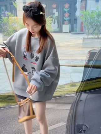 #卫衣 #穿出你的时尚你的感觉 #小个子穿搭 #休闲减龄穿搭 #秋季搭配