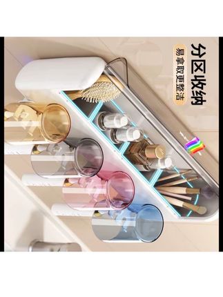 我也是看了邻居家才知道还有这种牙刷杯架,以前我们家都是这样放,不仅不卫生,还容易滋生细菌。这个就很好用,把杯子倒挂在上面就可以轻松沥干水分了,它还是免打孔的设计,各种牙膏、洗面奶都能摆上去,拿取也特别方便,有了它,整个洗手台都变得干净整洁多了。#牙刷牙杯置物架免打孔 #牙杯沥水架