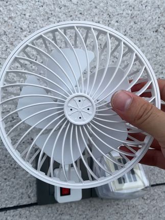#夏日必备 巴掌大小,动力十足插座小风扇
