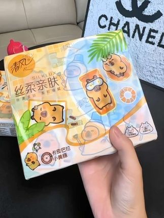 哇哇哇~清风卡皮巴拉手帕纸太可爱了吧!关键这价到手到手18包!闭眼薅!!#手帕纸 #清风手帕纸 #卡皮巴拉手帕纸 #纸巾