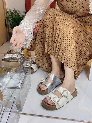 #夏季凉鞋 #女鞋推荐 #脚宽脚胖都可以 #哎呦喂你鞋真好看 #百搭女鞋 百搭轻奢小凉拖,夏季必备!