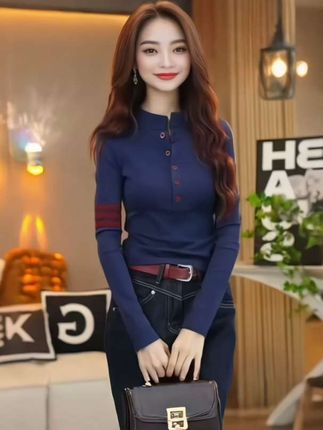 撞色纽扣设计加绒修身长袖T恤女,秋冬季洋气半高领蓝色打底上衣潮。