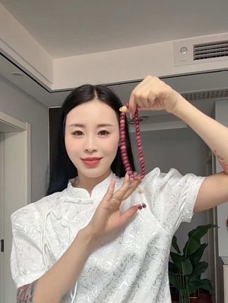 师父说:“人的磁场很重要,你感激,就顺利; 你付出,就得到;你有爱心,就有人爱你;一切美好,皆源于一颗善良感恩的心。”#乌梅子酱菩提手串