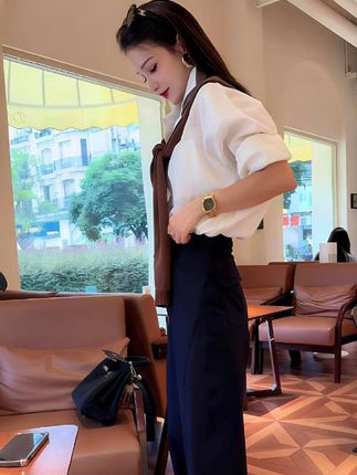 #晒晒我的秋日穿搭 #梨形身材秋天怎么穿#早秋黑白灰穿搭测评#披肩衬衫直筒裤两件套#穿搭