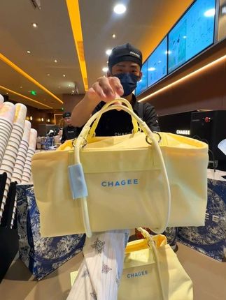 运动女孩怎么能少得了霸王茶姬运动周边! #CHAGEEMOVE活力启动#山东霸王茶姬