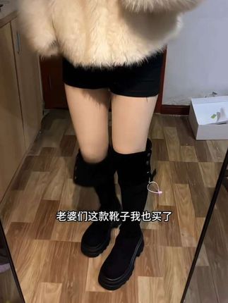 小个子姐妹都去试试过膝靴直接平地而起 显瘦又百搭 不就是我一直在找的吗!!!真是贵有贵的道理,小腿外翻的直接冲!巨显瘦,巨修饰腿型,还能提臀,真的绝了。 #瘦瘦靴 #过膝长靴 #显瘦显高显腿长 #靴子 #过膝靴穿搭