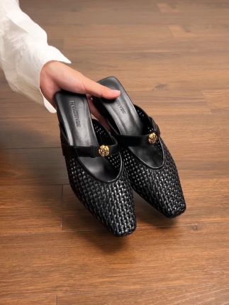 度假!都市都能随意切换风格~ #脚宽脚胖都可以 #软底软面穿上超舒服 #好鞋推荐 #哎呦喂你鞋真好看 #今天穿什么