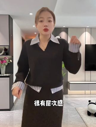 #微胖女生穿搭 #小个子女生穿搭 #显瘦穿搭#上班穿搭 #无限回购的宝藏单品 秋季新品条纹拼接V领上衣+半身裙两件套装