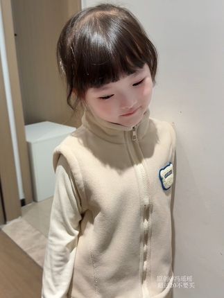 哇咔咔!不到二十的价到手这么高品质又洋气的小马甲,男宝女宝穿都好看,上身暖乎乎的好百搭!#高品质童装 #超便宜超划算 #保暖又好看 #每日童装穿搭分享 #谁穿谁好看系列