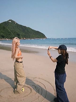 是家人 是妹妹 是朋友 是我的摄影师 @王炸