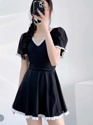 高颜值黑色显瘦泳装保守连体裙式胖妹妹遮肉游泳衣平角裤##泳衣#泳衣种草 #度假泳衣#泳衣穿搭