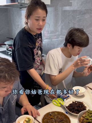 妹夫儿本想在划拉哥面前展示一下家庭地位结果被拆穿啦哈哈哈#原创视频 #自用好物分享#益生菌 #大品牌 @东北划拉哥他老妹儿 @东北划拉哥 @东北划拉哥他妹夫
