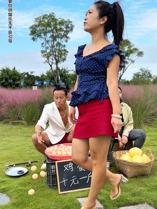 鸡蛋真的不是我踩烂的!#看一遍笑一遍 #彭州馨宝