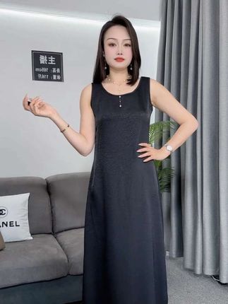 #很漂亮 #爱了爱了 #与众不同 #缎面吊带内搭连衣裙 #怎么搭都好看的衣服