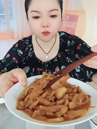 杭州临安天目山油焖笋,鲜嫩脆,真的可以拍个3罐5罐,配粥配饭嘎嘎好吃#舌尖美味 #油焖笋#地方美食#超便宜超划算