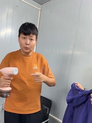 再贵的衣服,真的要烫一下穿有质感,便携式蒸汽式挂烫机,一定要备一个#日常分享 #自用好物分享