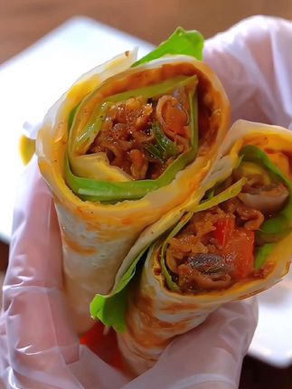 卷万物神器,就是这个不到一块钱一片的鸡蛋灌饼,在家也能吃顶配版#鸡蛋灌饼 #百吃不厌 #鸡蛋灌饼皮 #灌饼 #太好吃了
