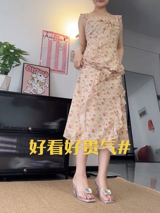 好漂亮的水晶鞋,秒变大长腿~太梦幻了吧#夏季凉鞋 #女鞋推荐 #高跟鞋 #水晶鞋