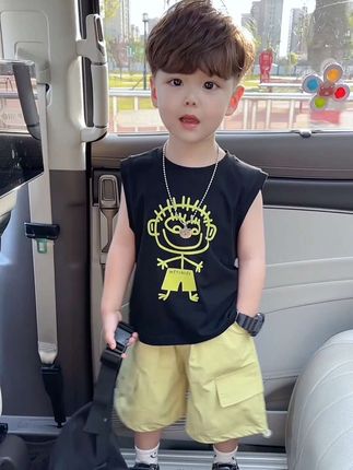 天气越来越热了,给孩子穿无袖背心套装,主打凉快舒服,经典卡通图案,好时尚好洋气,男女宝都可穿 #萌娃穿搭 #高品质童装 #夏款上新 #面料柔软舒适