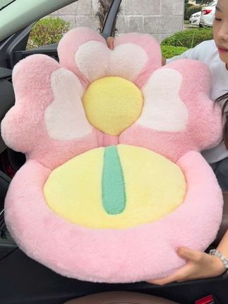 柔软舒适的毛绒四叶草坐垫 厚实饱满 坐着靠着都很舒服 秋天到了快给自己安排上 #坐垫 #车载坐垫 #坐垫推荐 #坐垫靠垫