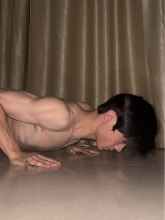 没有人可以回到过去 但谁都可以从现在开始#自律 #徒手健身 #俯卧撑