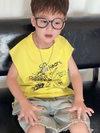 帅是一种感觉!#骗你生男孩 #人类幼崽又奶又酷穿搭 #时尚界不能没有人类幼崽 #潮酷穿搭 #夏日穿搭