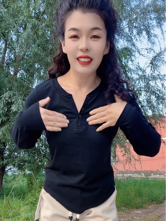 不浪费今天的快乐!不预支明天的 烦恼,接纳生活的全部,渡生活 的难,谢时光的暖,日子普普通 通,也要乐在其中,日子短短, 开心一天是一天#大码女装