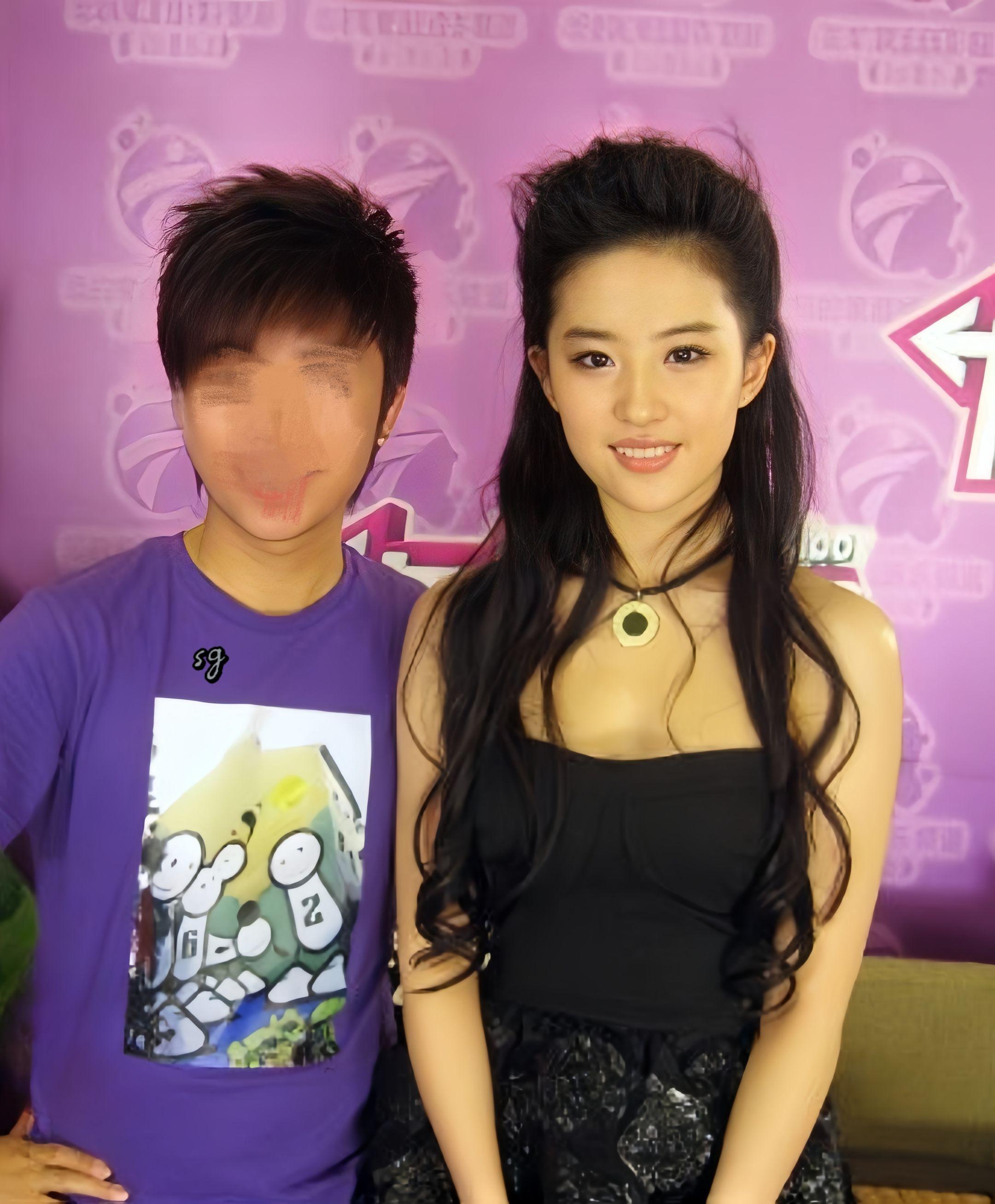 过去和未来都无比美好 #刘亦菲#粉丝#合照