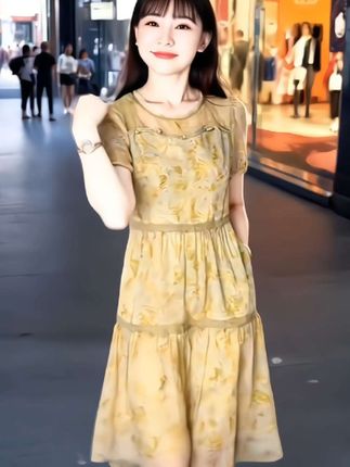 轻羽丝时尚碎花洋气连衣裙#2025夏季新款修身收腰遮肉减龄气质裙子#夏季穿搭 #清纯甜美 #显瘦连衣裙 #今天穿什么