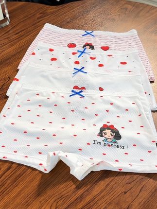 夏天这么热,还得是这种冰感内裤穿着舒服,满满的透气网孔,贴身穿轻盈透气不闷热,弹力大零束缚不夹屁屁不卡裆,都是小女生喜欢图案,夏天穿着真的太舒服了#棉奇熊 #儿童内裤 #夏季穿搭 #贴身衣物