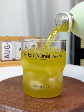 茉莉的甜混着抹茶的醇,这杯谁喝谁爱!满眼青绿,加冰更绝,清爽到跺脚~  拉上龟龟一起囤,夏天的快乐库存得备足,追剧下午茶都能炫!  #茉莉抹茶 #饮品 #自制饮品 #抹茶控 #好喝不贵