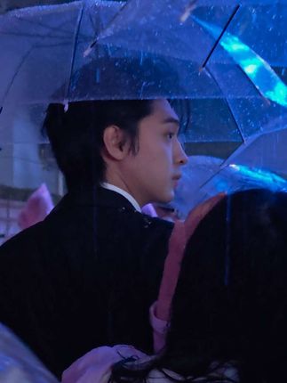 #秦霄贤 雨中回眸 相思成疾@秦霄贤 #德云社秦霄贤 #秦霄贤第六届庐山国际爱情电影周 #庐山做你的爱情靠山