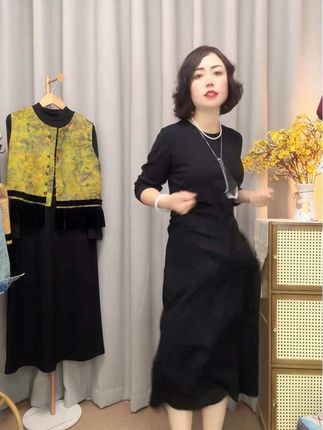 #内穿外搭都好看 #百搭小黑裙#显高显瘦 #秋冬新款 #高级感连衣裙