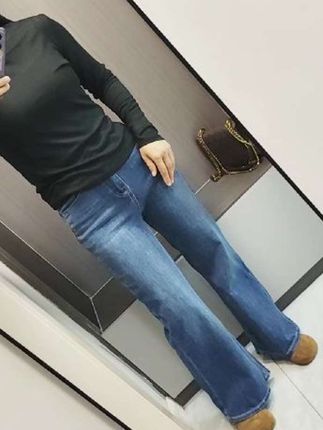 “哪天有人给了我足够的心安,足够的偏爱,足够的安全感,我若跟他走不要怪我,因为我问你要过,你不理我,攒够了失望,也就不再期待你的爱”#不贴腿微喇裤 #加绒微喇裤#打底衫#裤子@DOU+小助手
