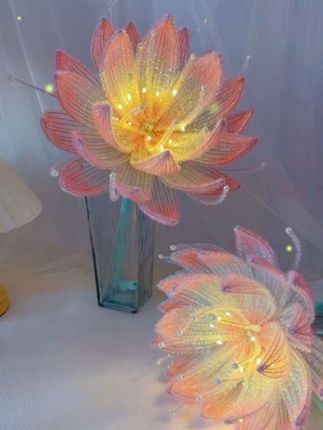 谁能拒绝这么仙美的莲花灯呢! #中秋莲花灯 #手工制作 #闪闪发光 #仙女必备