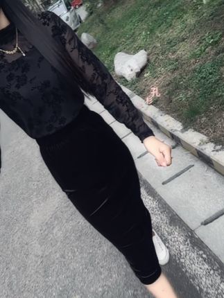 知人不必言尽,允许真情和假意并存,不要和任何人较劲,没有人值得你消耗自己,良心这个东西它不值钱,但是能积德,也能见因果...#穿搭 #早秋穿搭