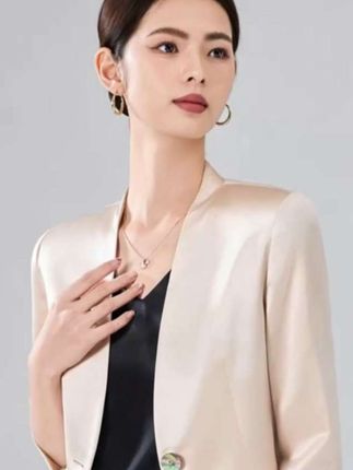 【iditto江】七分袖法式三醋酸外套小西装女显瘦时尚 #香槟色小西装 #职场穿搭 #气质外套 #缎面西装 #轻熟风女装