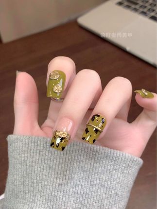 💅鎏金的光泽里发泛出复古的贵气,正式金属晕染液的魅力所在 #美甲好物分享#美甲推荐#网红美甲#显白美甲#自己在家做美甲