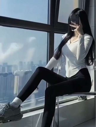 这个鲨鱼裤秋冬季节一定要备起来啦 天气转凉了又到了穿鲨鱼裤的季节 这个鲨鱼裤就特别好穿 收腹提臀效果特别好 穿起来显出你的大长腿 真的太美了 姐妹们囤起来吧#高腰收腹提臀裤 #穿出大长腿 #不起球不勾丝 #百搭神裤